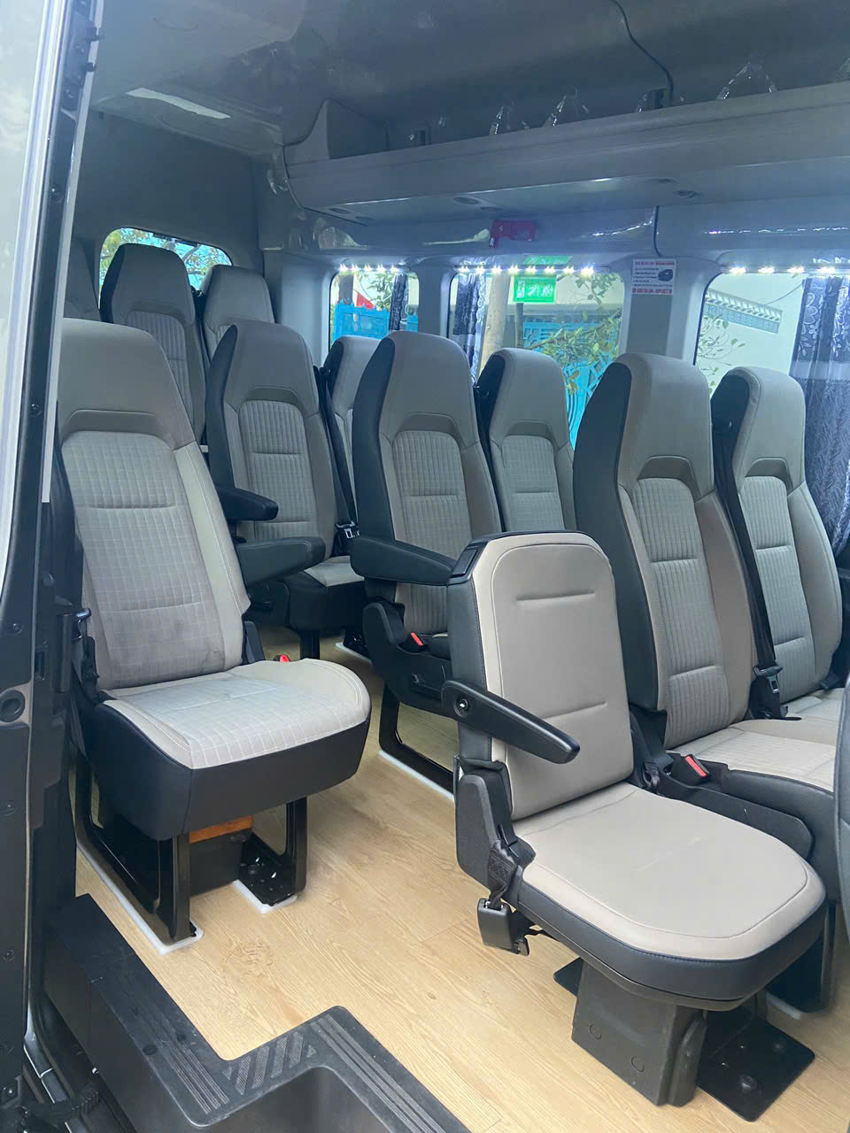 thuê xe 16 chỗ 