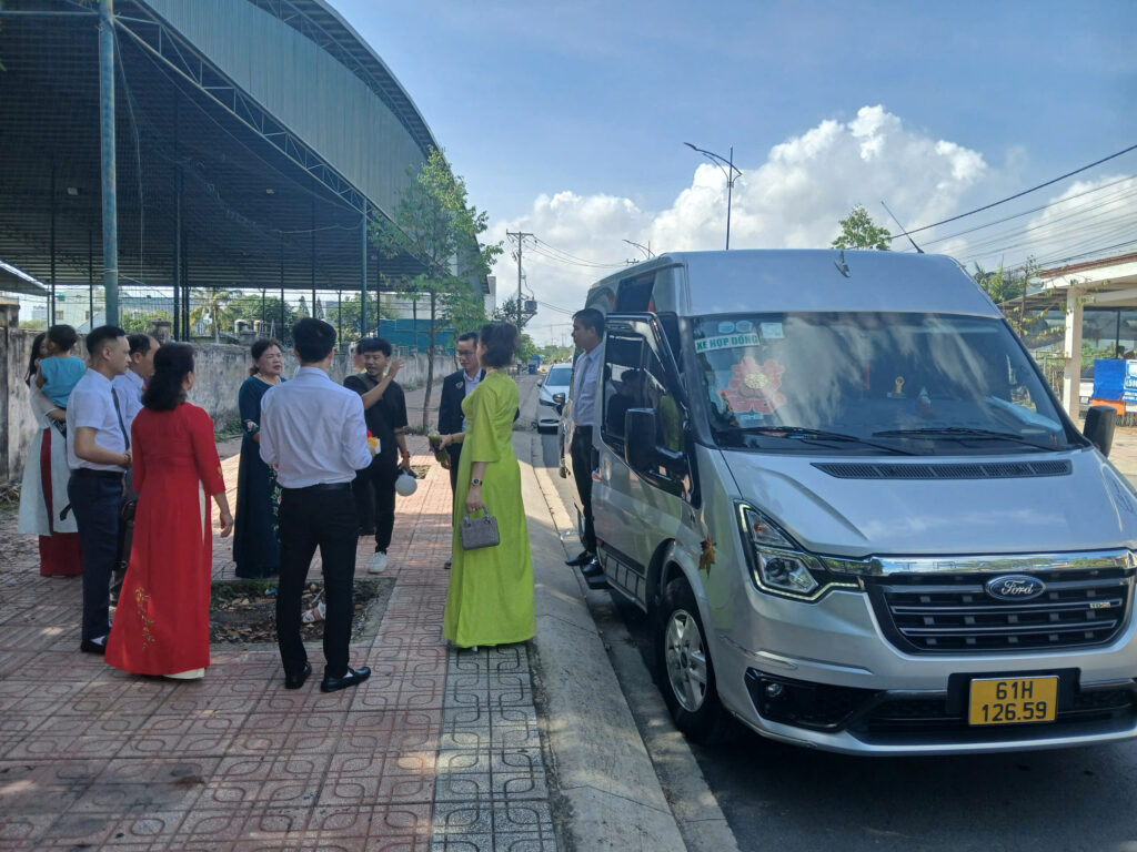 Thuê xe 16 chỗ TP. Hồ Chí Minh